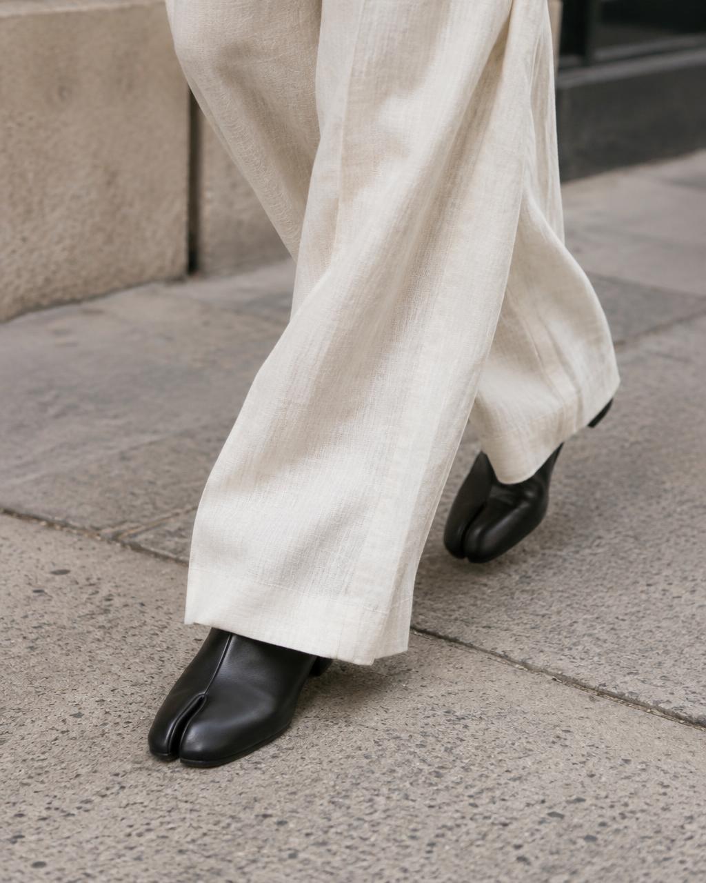 Laylo Tabis with linen trousers